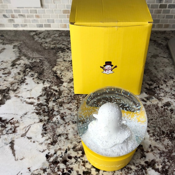 Limited edition Snapchat happy holidays snow globe - Picture 2 of 8